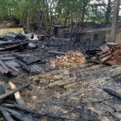 4 години на ліквідацію: на Ужгородщині люди з травою спалили і надвірну споруду (ФОТО)