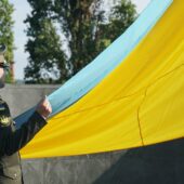 День державного прапора: на Закарпатті свято відзначили біля найбільшого стягу