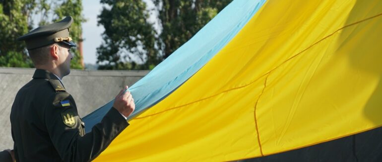 День державного прапора: на Закарпатті свято відзначили біля найбільшого стягу