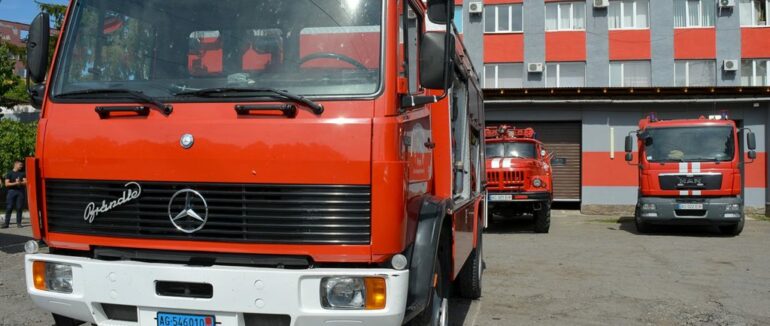 Закарпатські рятувальники отримали новий автомобіль від швейцарських колег