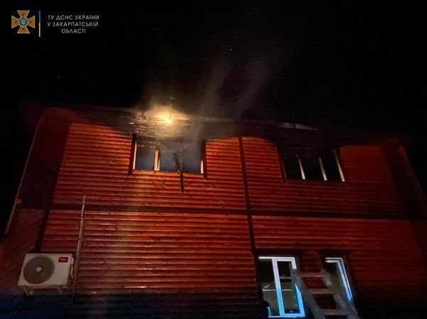 Кондитерський цех у вогні: на Рахівщині очевидці помітили загорання