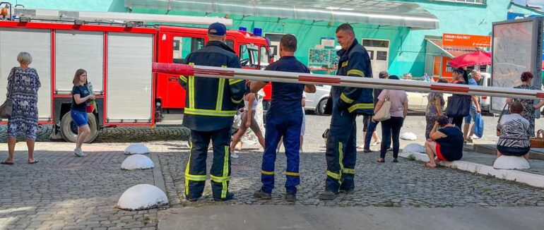 У Мукачеві та Ужгороді повідомили про замінування: деякі місця вже обшукали