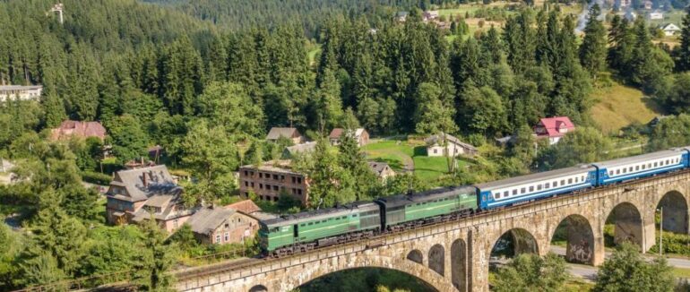 Відновили курсування: потяг “Київ – Ясіня” знову здійснюватиме щоденні рейси