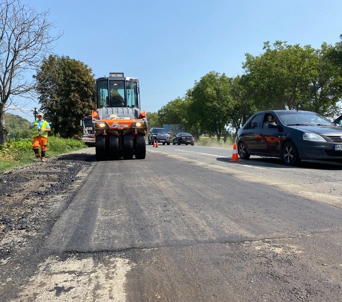 Між Мукачевом та Ужгородом розпочали ремонт траси “Київ-Чоп”: закарпатців попереджають про затори