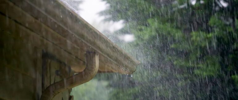 На Закарпаття суне негода із сильними дощами та градом