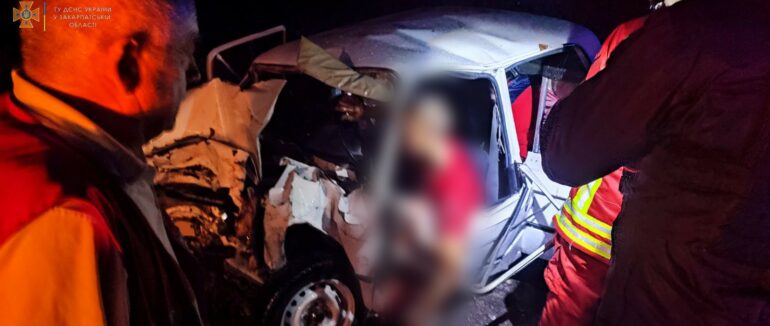 Вночі на Хустщині трапилася ДТП: травмувалося троє молодиків