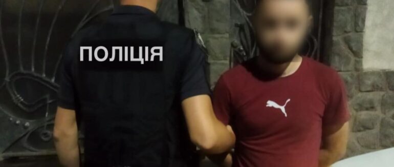 У Мукачеві у автомобілі знайшли наркотики та зброю