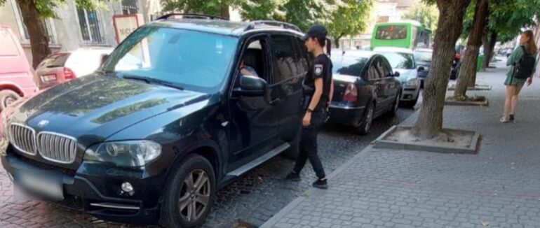 250 порушників правил паркування оштрафували в Ужгороді з початку серпня