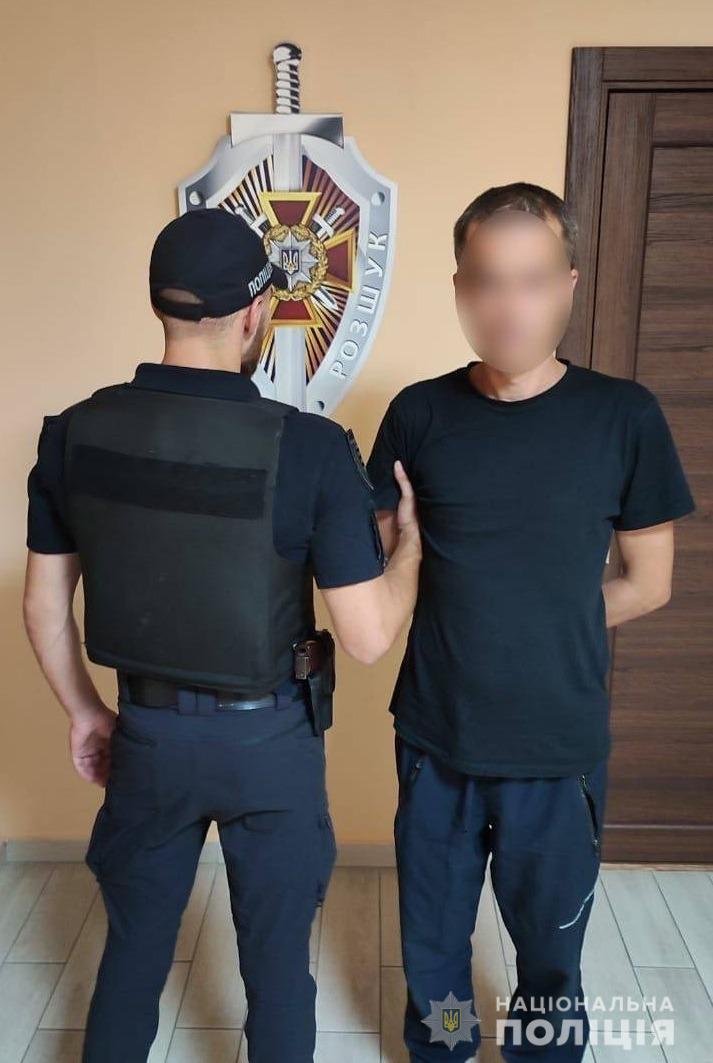 В Ужгороді поліцейські затримали зловмисників, які пограбували чоловіка