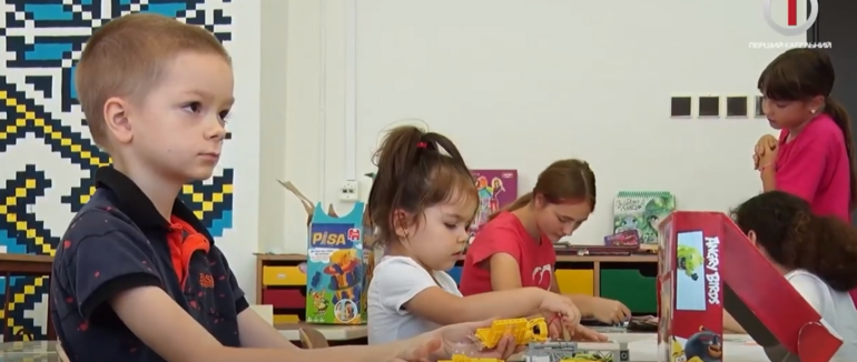 Освітній простір для дітей-переселенців: в Ужгороді діти зможуть вчитися онлайн і офлайн (ВІДЕО)