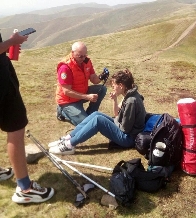 На Рахівщині рятувальники допомогли туристці, якій стало зле в Карпатах