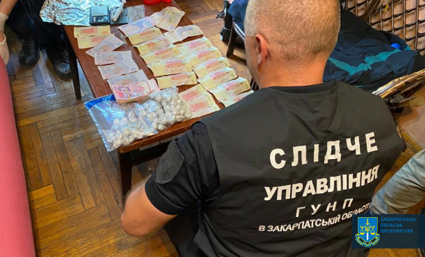 В ужгородського наркоділка знайшли під час обшуку 50 згортків з марихуаною та метамфетамін