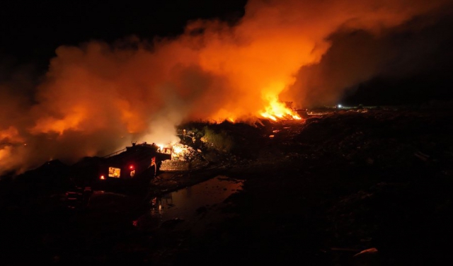 На Ужгородщині від вчора горить сміттєзвалище: ліквідація досі триває