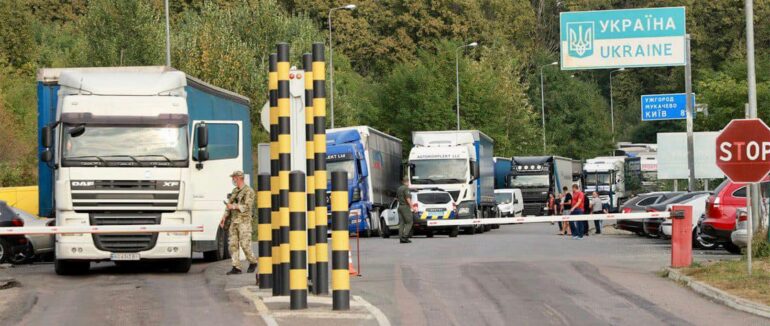 На Закарпатті спостерігається 11-кілометрова черга перед «Ужгород-Вишнє-Нємецьке»