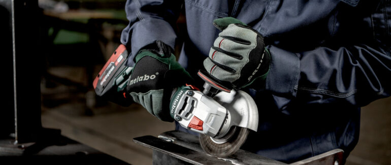 Де знадобиться та в чому перевага болгарок з акумулятором