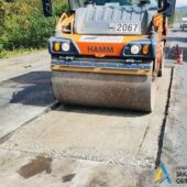 Боротьба з вибоїнами: біля селища Чинадієва не буде ям (ФОТО)