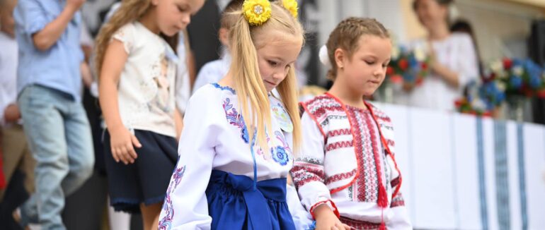 Старт навчання: для 170 тисяч дітей Закарпаття пролунав дзвоник