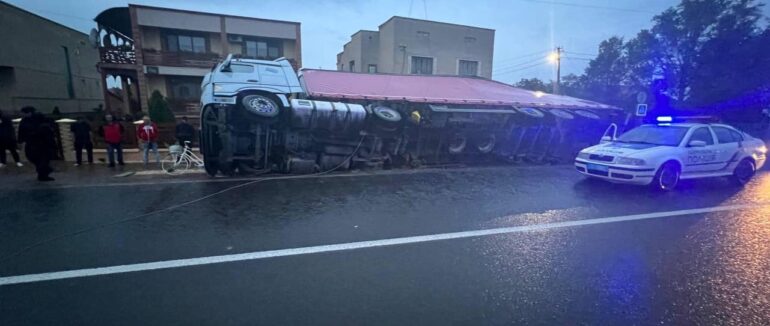 На Ужгородщині п‘яний водій фури заїхав в огорожу