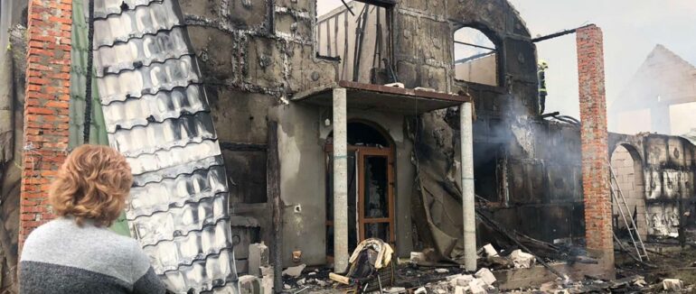 Масштабна пожежа на Тячівщині: вогонь знищив житловий будинок, домашнє майно та автівки