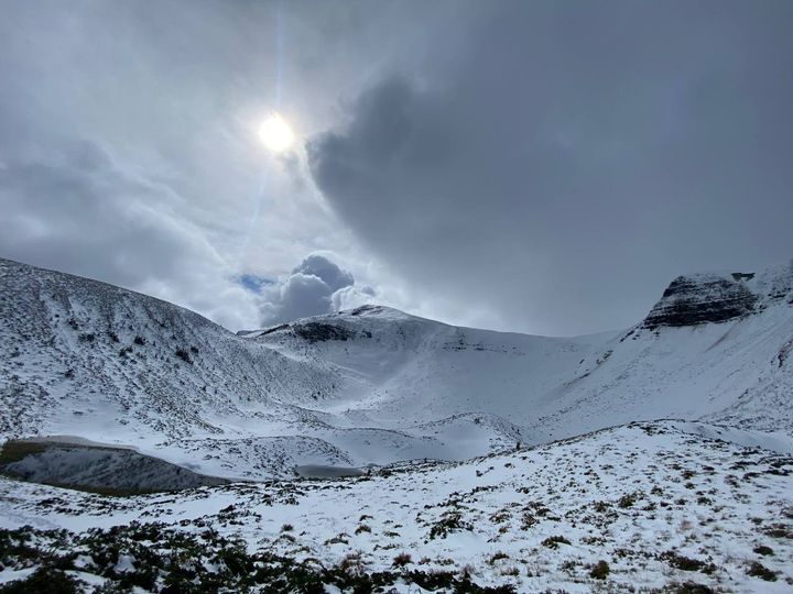 Сніголавинний сезон відкрито: на Закарпатті у горах другий рівень небезпеки