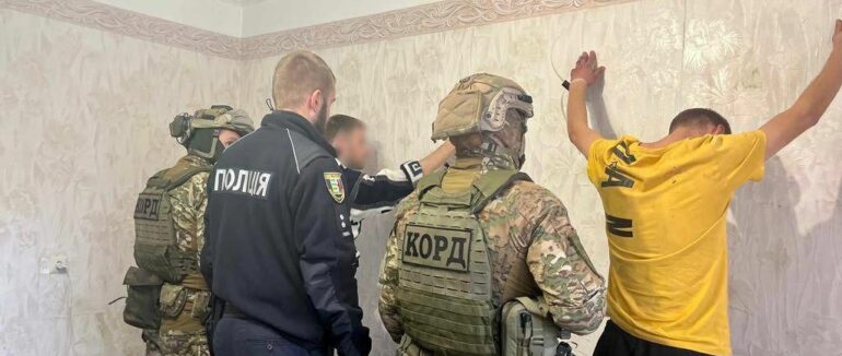 Спецоперація у Мукачеві: поліція затримала раніше судимого наркоторговця