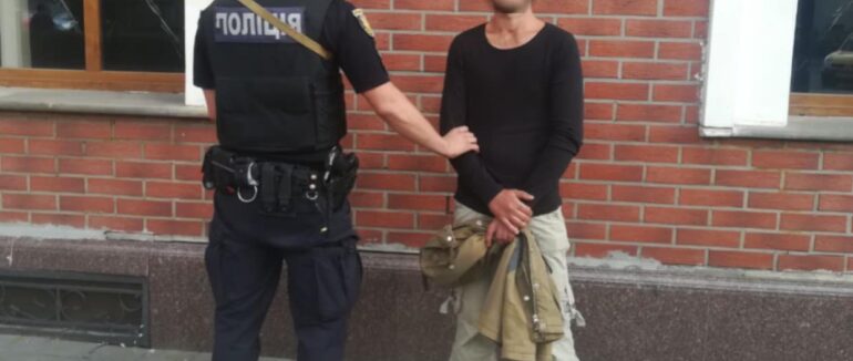 В Ужгороді затримали чоловіка, який перебував у розшуку