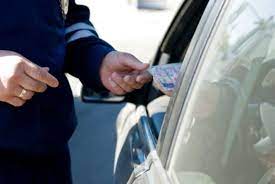 На Ужгородщині водій вантажівки, що перевищив швидкість, намагався відкупитися хабарем