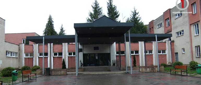 Замінування в школах Ужгорода. Сьогодні евакуацію проводили у ЗОШ №15 та №1 (ВІДЕО)