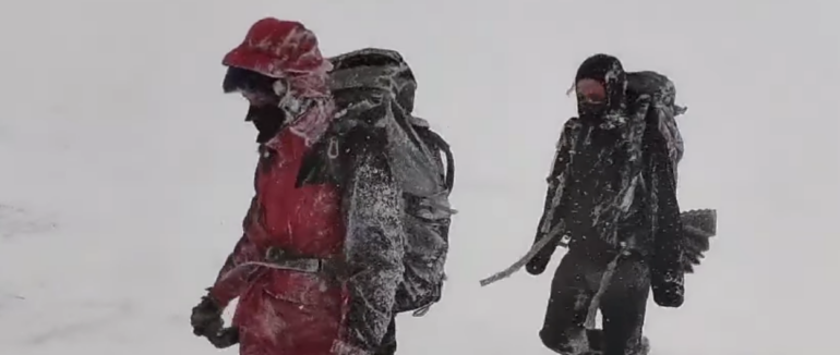 Снігопад, погана видимість та холод: закарпатські туристи шукали заблукавши туристів у горах