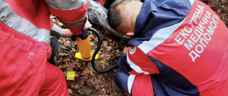 Медики добиралися на трьох видах транспорту: на Закарпатті у лісі травмувався грибник