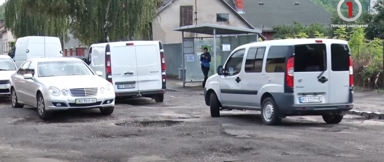 Болючий відрізок: коли відремонтують мукачівську вулицю Графа фон Шенборна? (ВІДЕО)