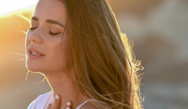 Співачка з Ужгорода Рената Штіфель презентувала нову пісню