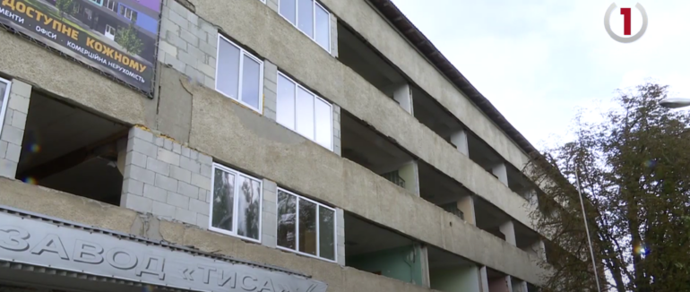 Деталі скандалу міськради із забудовником-переселенцем: в Ужгороді з’ясовують законність будівництва (ВІДЕО)