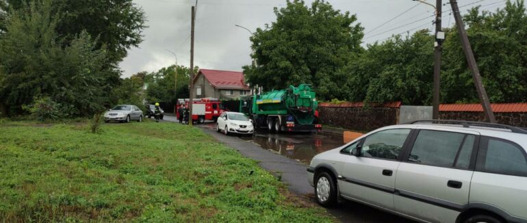 В Ужгороді ліквідовують наслідки негоди