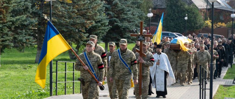 В Ужгороді попрощалися з молодшим сержантом Олегом Пишним