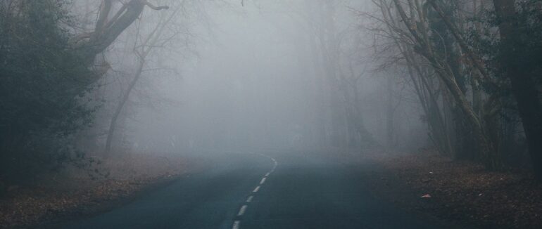На дорогах Закарпаття дощ з туманом: водіїв закликають бути уважними