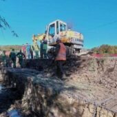 Працюють над берегоукріпленням: на Мукачівщині зводять габіонну стінку