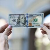 Чи очікувати “стрибок”: прогноз курсу долара найближчим часом