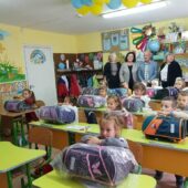 500 наплічників подарували закарпатським школярам представники Асоціації ім. Ракоці