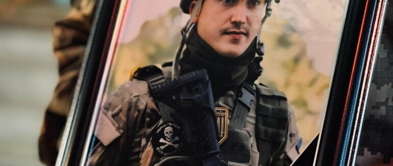 У Мукачеві попрощалися із загиблим Героєм Едуардом Лукандієм