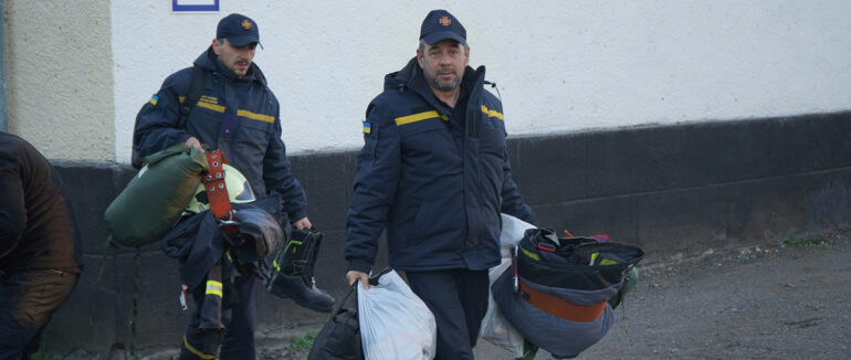Зранку Закарпаття зустріло наших рятувальників, які повернулися з Харківської області