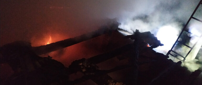 Залишилися без даху: деталі нічної пожежі на Тячівщині