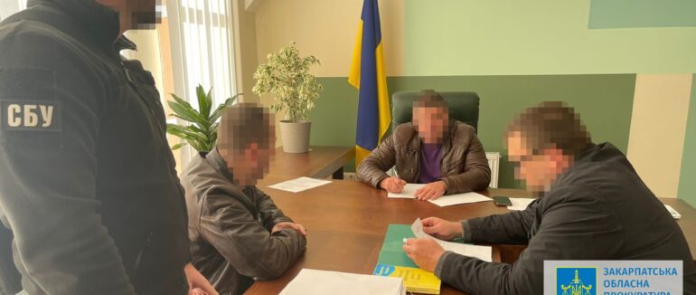 Майже 2,4 мільйони гривень: на Закарпатті голову сільради підозрюють у розтраті грошей на будівництві ЦНАПу