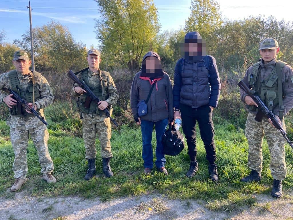 На Закарпатті затримали батька й сина, які за 5 тис євро кожен намагалися незаконного перентути кордон