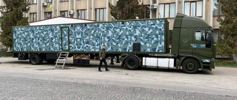 Сьогодні Закарпаття передало бійцям 128-ї бригади мобільний лазне-пральний комплекс