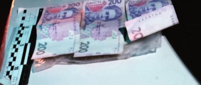 У Мукачеві вночі пасажир намагався відкупити п’яного водія від поліції