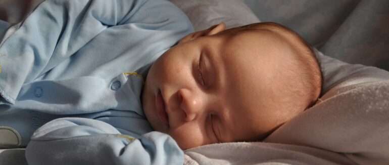 Хлопчику, якого підкинули в Мукачеві до “Вікна життя”, знайшли родину