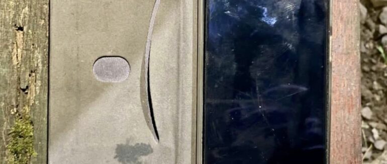 Жінка стала свідком: в Ужгороді на автобусній зупинці молода закарпатка обікрала чоловіка