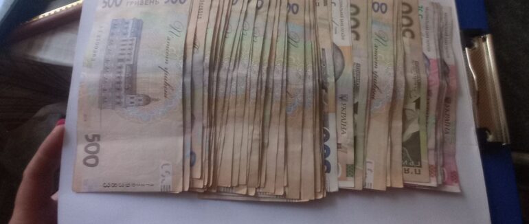 Поки була за кордоном її помешкання обікрали: на Закарпатті затримали крадія