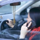 Майже 600 закарпатців понесли відповідальність за телефонні розмови за кермом